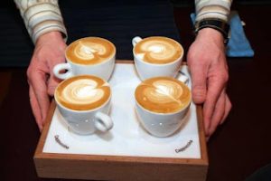 אילן שנהב - חותם הקפה, בר קפה מקצועי ברמת השרון 4 כוסות קפה תמונה מאתר החברה