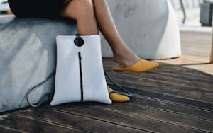 Hampibag - התיקים האופנתיים, החדשניים והטבעוניים של המותג Hampibag 3 תיק בצבע לבן . תמונה מעמוד הפייסבוק של החברה