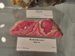 אבן צבעונית מבטן האדמה, צילום ליבי ברגמן