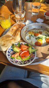 ארוחת בוקר במסעדת שטרודל חיפה צילום ליבי ברגמן