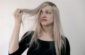 bad hair day, צילום Sherise Van Dyk מאתר UNSPLASH